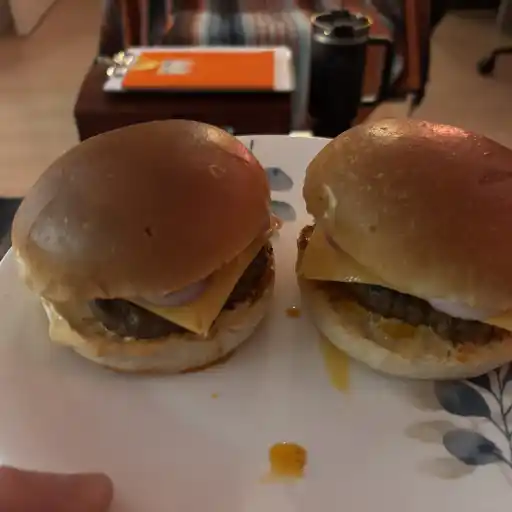 Σύμφωνοι: να πάρει ο Τράμπ τη Γροιλανδία αλλά να πάρει και τη Γερμανία